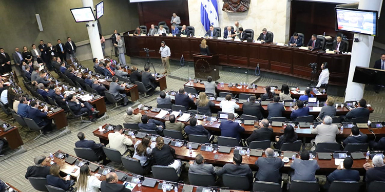 Análisis del desempeño de las comisiones legislativas de políticas de defensa de Honduras, Guatemala y Nicaragua