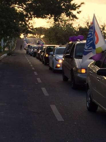 Inician las caravanas de autos en la principales ciudades de Quintana Roo.