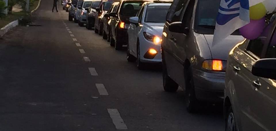 Inician las caravanas de autos en la principales ciudades de Quintana Roo.