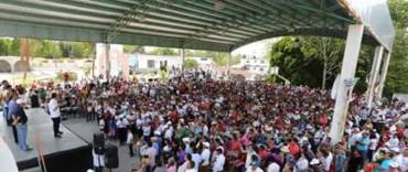 Pasión y fiesta en Nicolas Bravo. Un domo a rebosar con más de 3000 personas acompaña a los candidatos de UNE: Manrique Hernández, Mayuli Martinez, Fernando Zelaya, Luis Torres Llanes y Carlos Joaquin González.