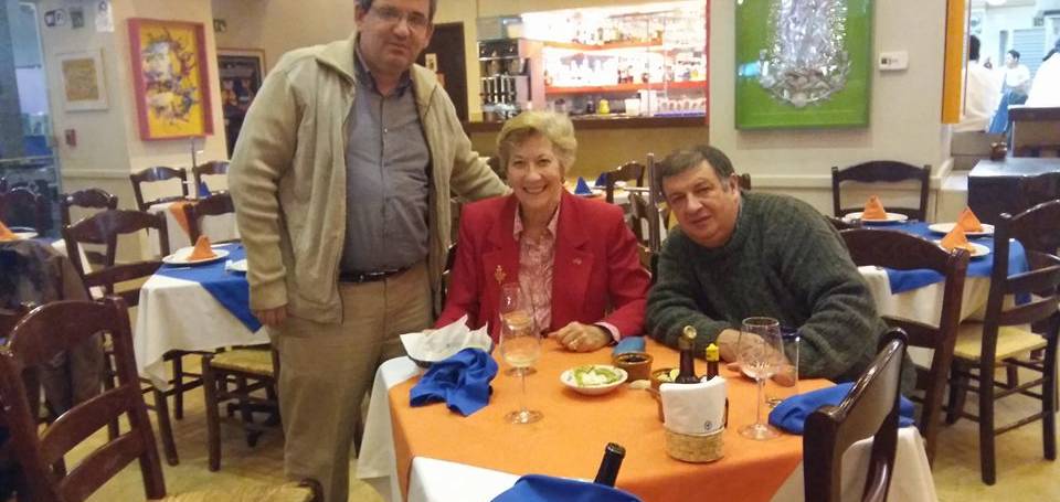 Con Margaret Daly Hayes y Raúl Benítez