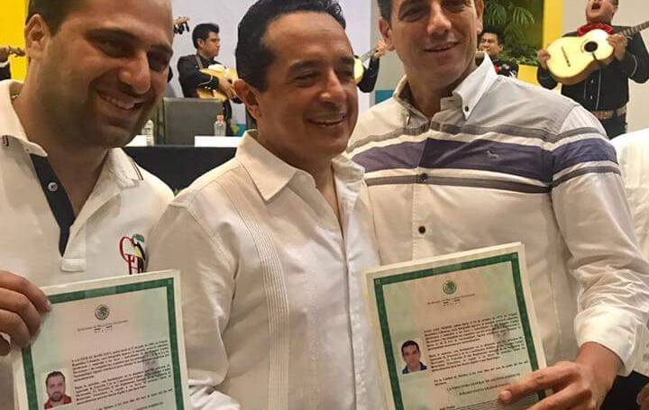 El gobernador de Quintana Roo le pone mariachis a nuevos mexicanos por naturalización.